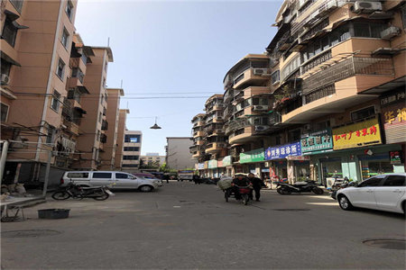 浉河区领秀城福月园3室2厅2卫115万132m2毛坯房出售